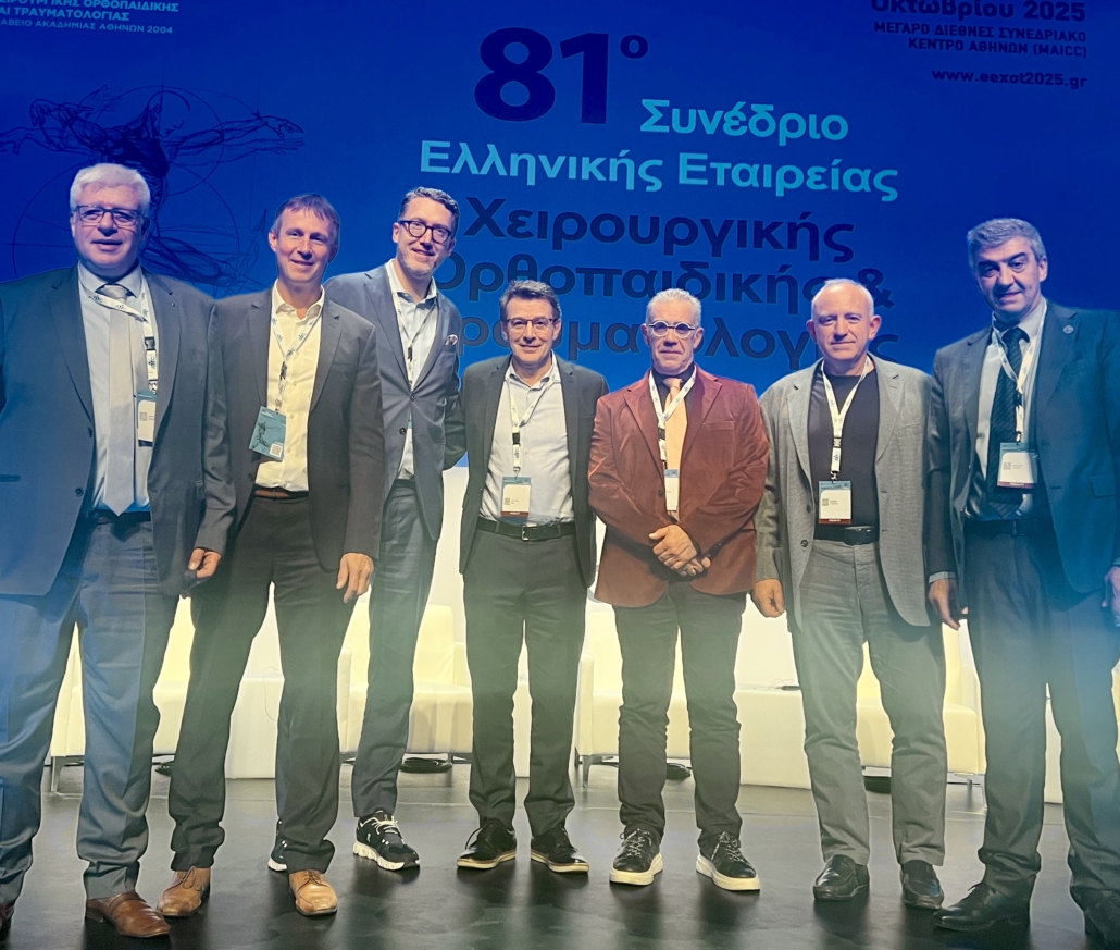 Gruppenbild auf dem Podium vom Kongress in Athen