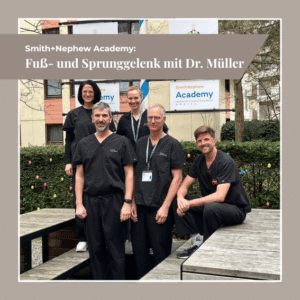 Dr. med. Sebastian Müller war im Rahmen der wissenschaftlichen Leitung an der Vermittlung aktueller OP‑Techniken bei Sprunggelenksinstabilitäten und Achillessehnenerkrankungen in München beteiligt.