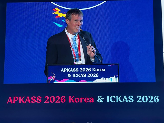 Prof. Dr. Rainer Siebold hält einen Fachvortrag beim APKASS 2026 Korea in Incheon